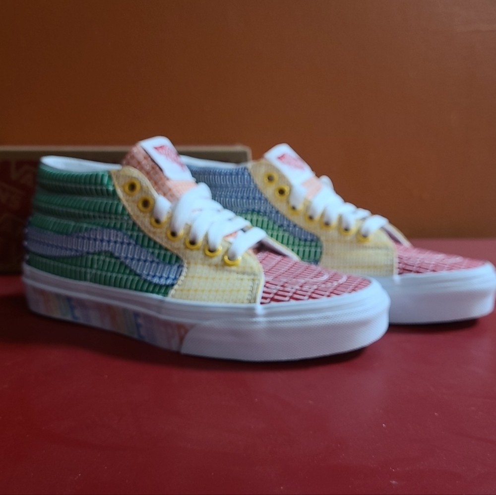 Vans Sk8 MidRise Pride Y 4